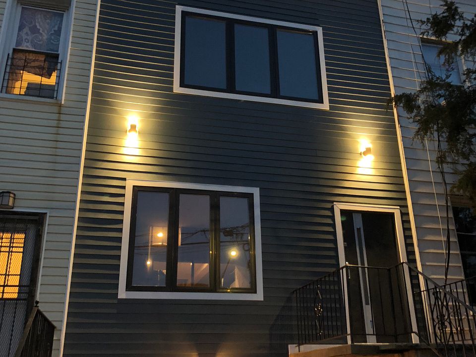 2nd image of 714 E 134th St