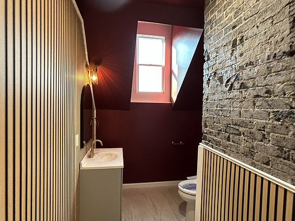 Slick bathroom decor!