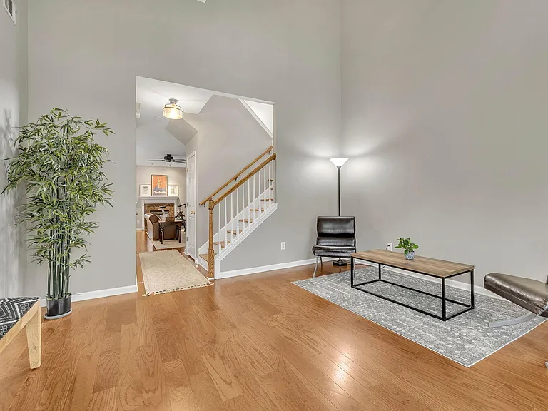 407 Normandy Cir — Photo 10