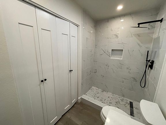 5th image of 465 W Ivyglen St APT 231