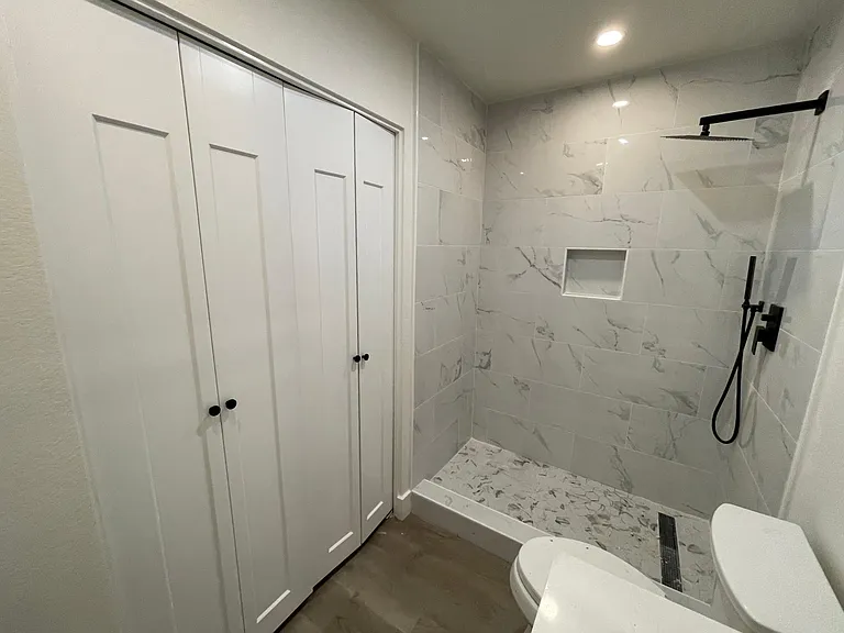 465 W Ivyglen St #231 — Photo 5