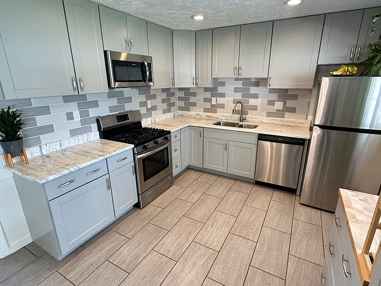 10411 Farrar Ave — Photo 6