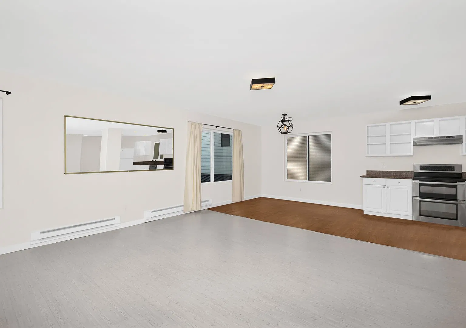 Spacious 3-Bedroom End-Unit Townhouse with Private Backyard & 2-Car Garage in Georgetown — Photo 2