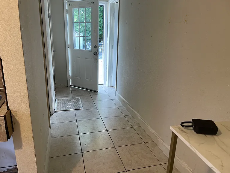 916 Sumner St — Photo 6