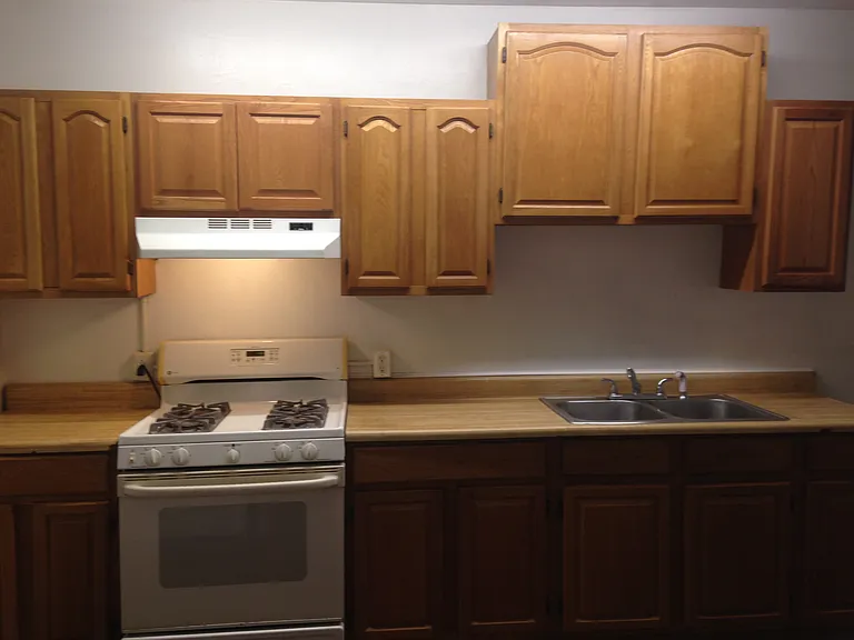 539 W 1st Ave — Photo 2