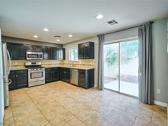 4th image of 3844 Badgerbrook St