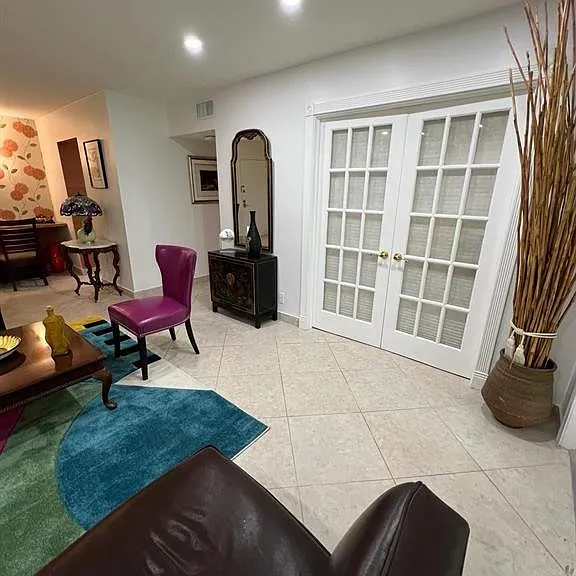 351 NE 19th Pl #206K — Photo 3