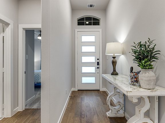 3rd image of 532 Remington Rd