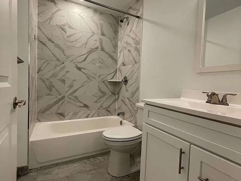 641 Green Ln #6 — Photo 9