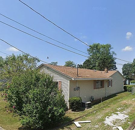 5th image of 4617 Edgewater Dr