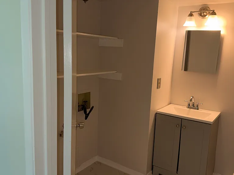 2122 Sharpshire Ln — Photo 8