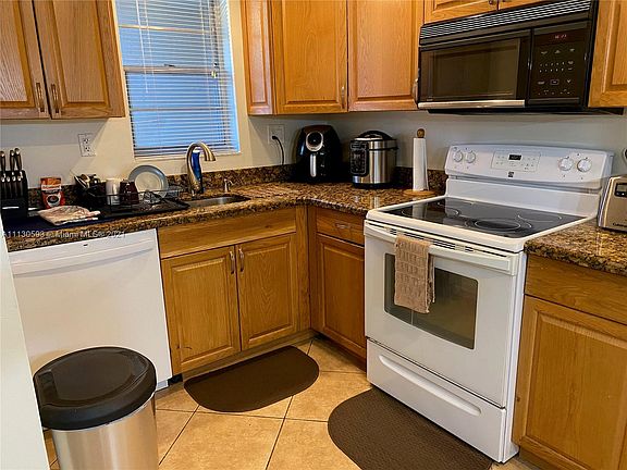 4th image of 3300 W Rolling Hills Cir APT 102