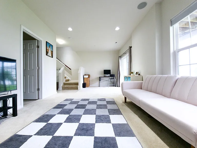 111 Admiral Ln — Photo 25