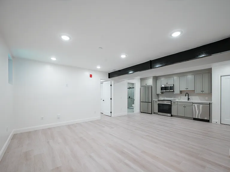 126 Adelaide Ave #B01 — Photo 1