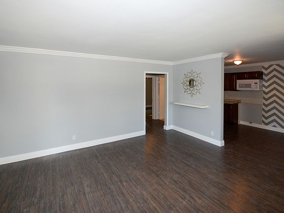 4th image of 806 NE 16th Pl APT 8