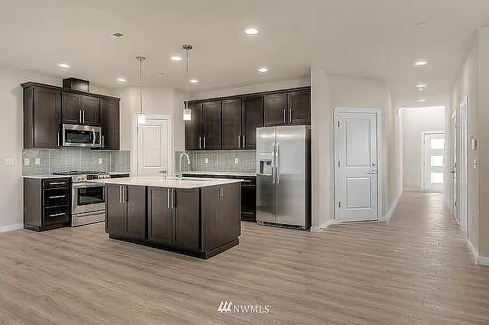 4 bed, 2.5 bath, 1830 sqft, $3,800 — Photo 1