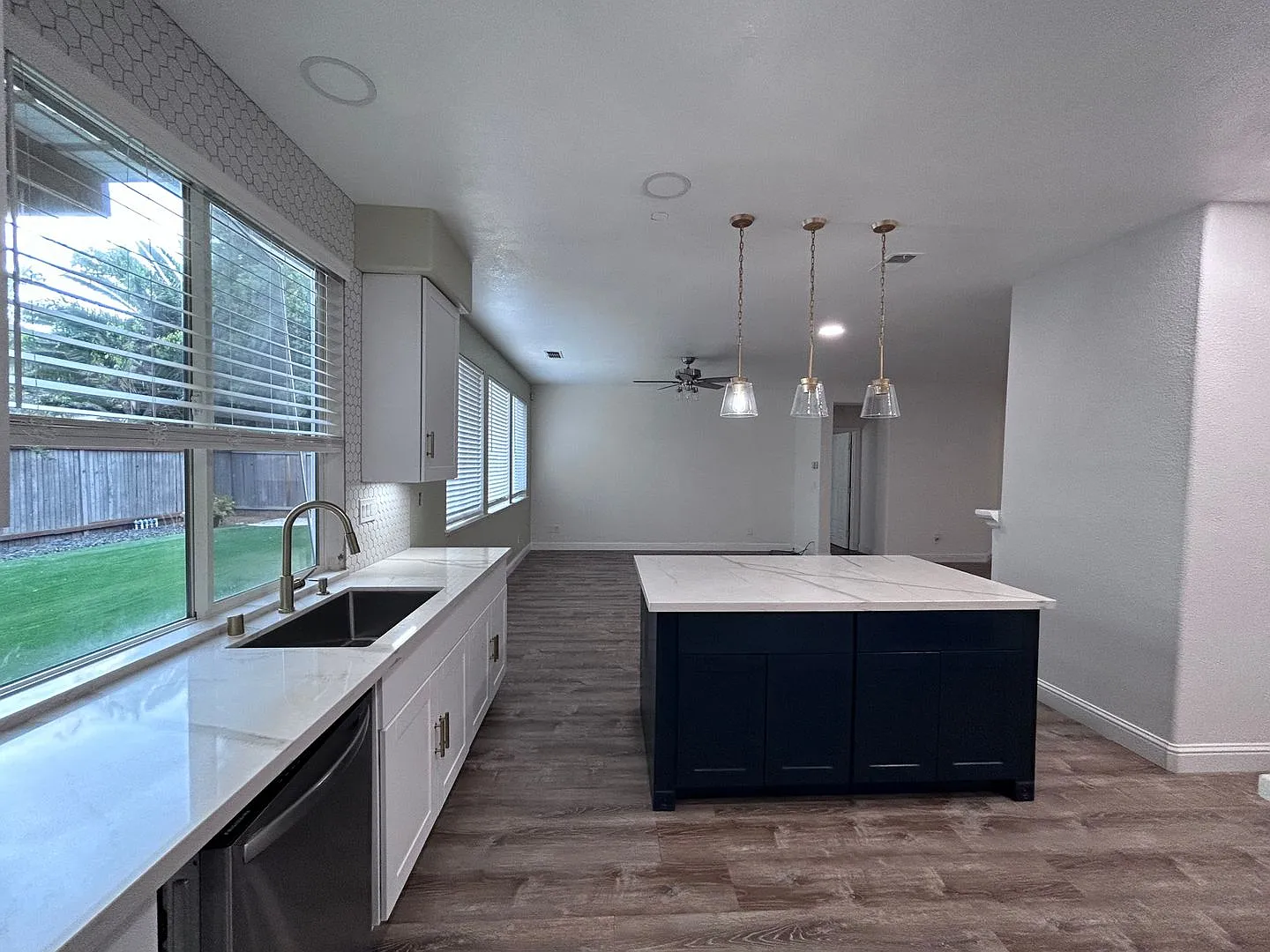 Gorgeous Four Bedroom Two Bathroom Home - Do Not Disturb Occupants — Photo 2