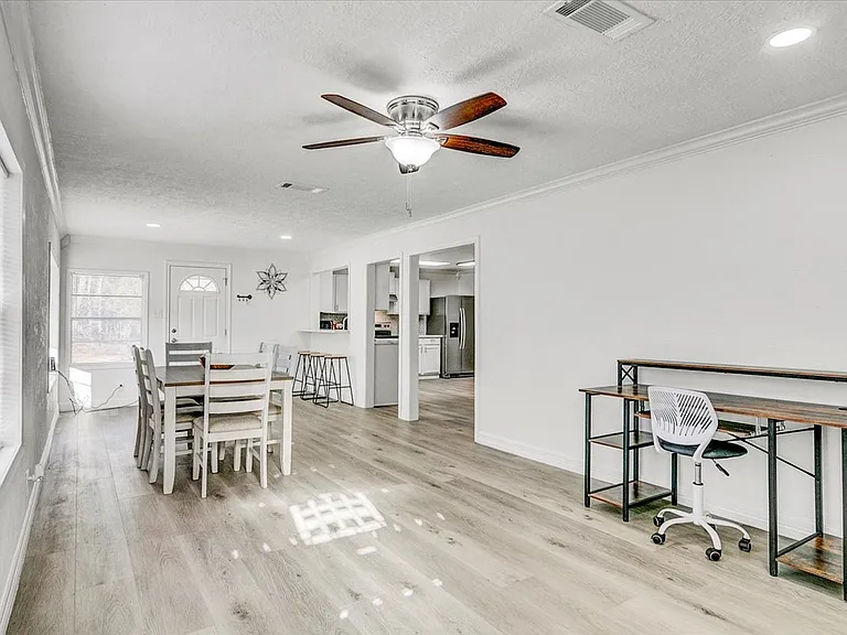 185 Weiss Bluff Rd — Photo 10