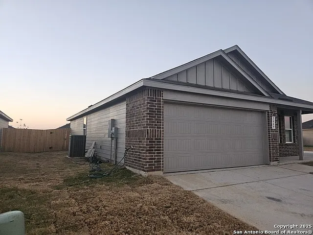 3 bed, 2.0 bath, 1269 sqft, $1,450 — Photo 4
