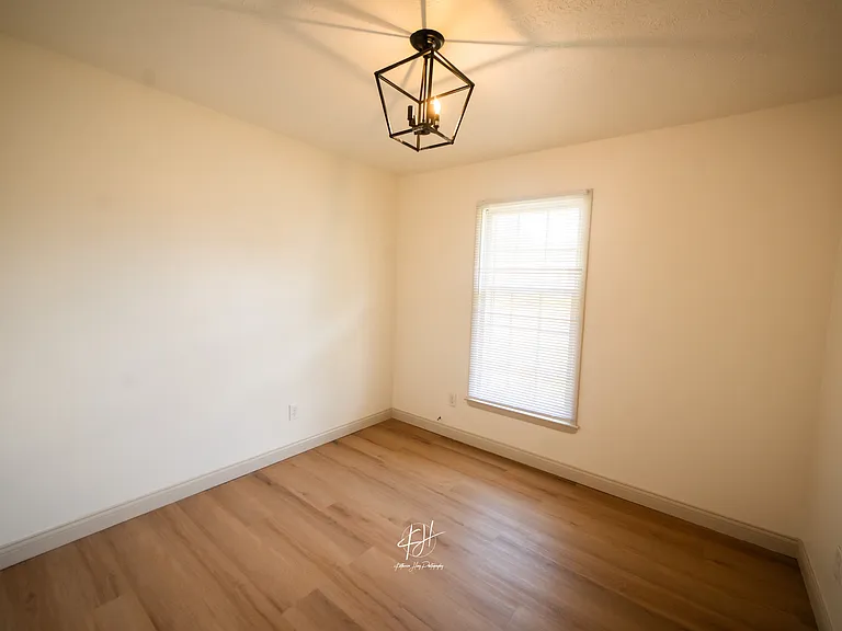 250 Lynnwood Dr — Photo 11