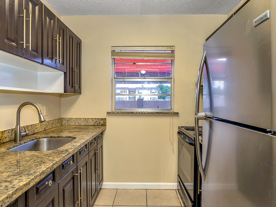 1st image of 4928 Hollywood Blvd APT 16