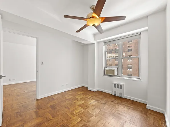 310 Lexington Avenue image 19 of 25