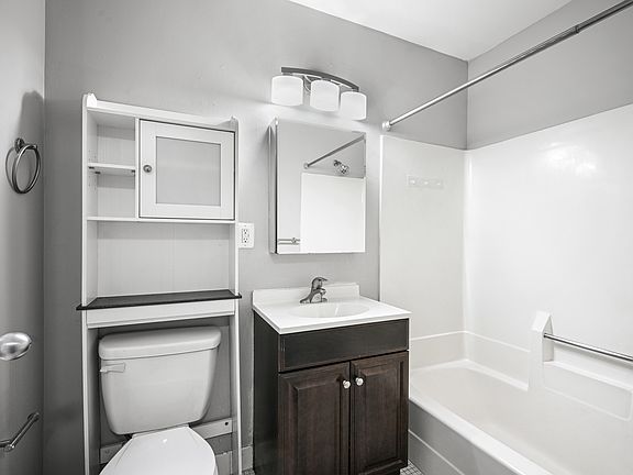 5th image of 225 Arch St