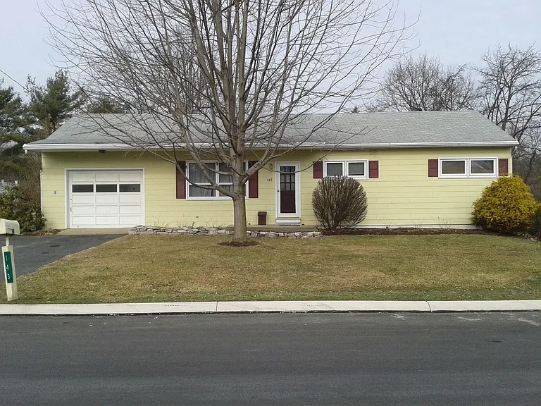 143 E Aaron Dr — Photo 2