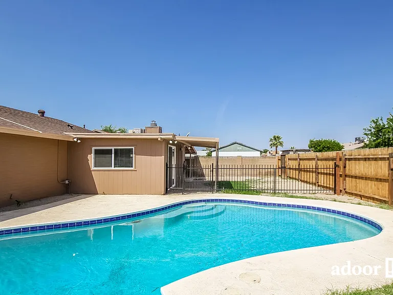 4112 W Gardenia Dr — Photo 14