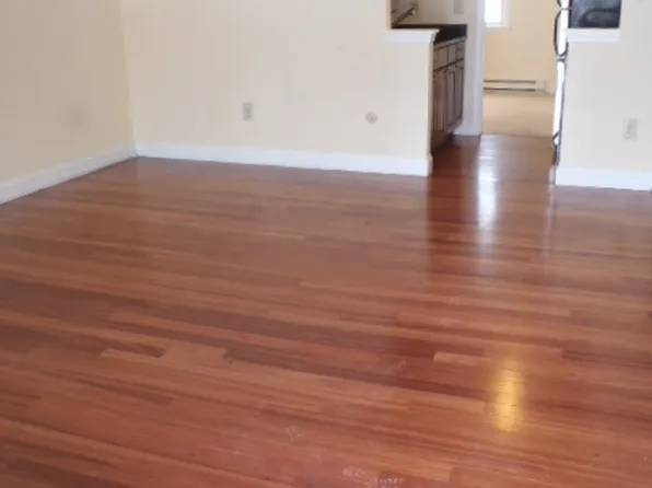 33 Cricketbrook, Dover, NH 03820