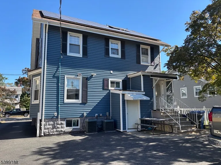 220 S Washington Ave — Photo 4