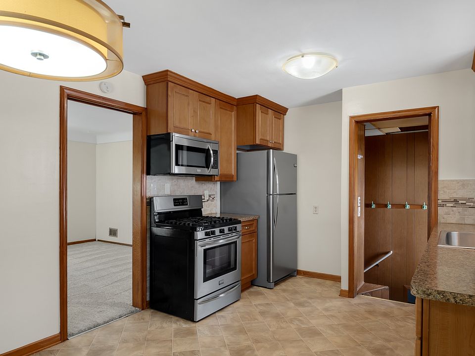 1st image of 613 Leblanc St