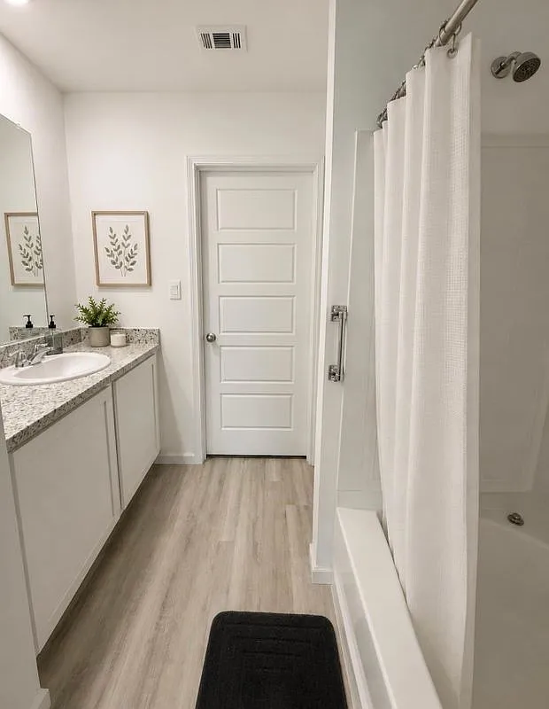 3 bed, 2.0 bath, 1188 sqft, $1,800 — Photo 4