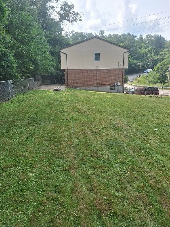 3 bed, 1.5 bath, 1500 sqft, $1,500 — Photo 2
