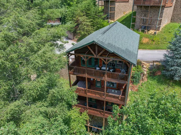 808 Great Smoky Way, Gatlinburg, TN 37738