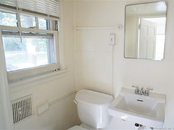 4th image of 53 Glenwood Ave #3