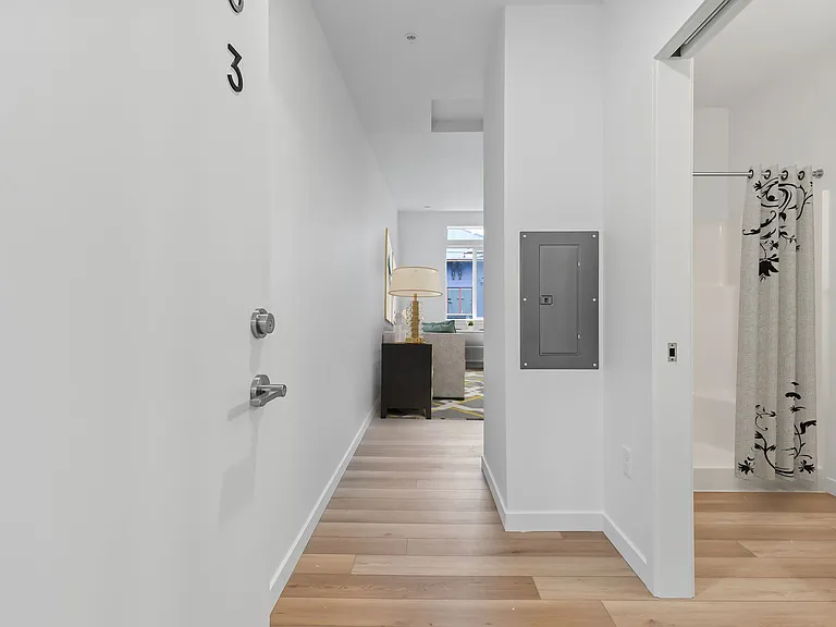 311 Graham — Photo 17