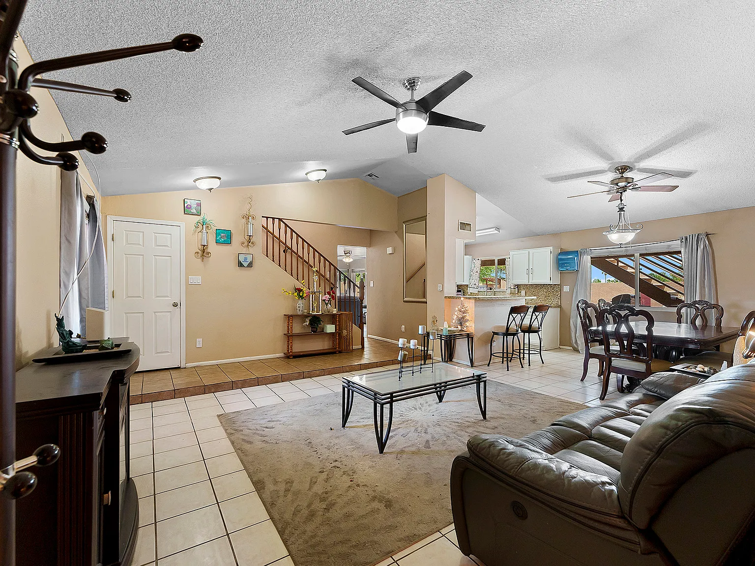 6 bed, 2116 sqft, $675 — Photo 2