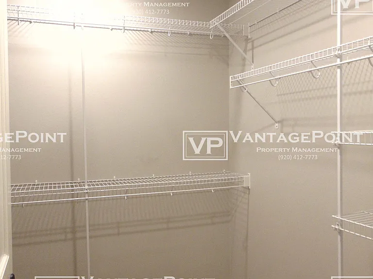 121-123 W Wisconsin Ave #121-1/2 — Photo 3
