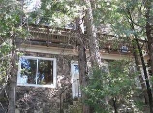 27726 Lakes Edge Rd, Lake Arrowhead, CA 92352
