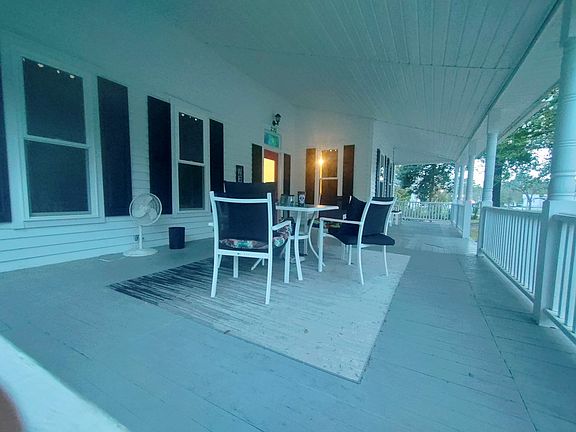 5th image of 220 College Ave N