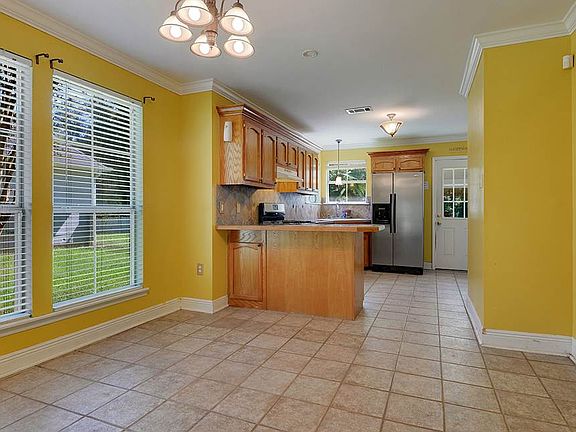 3rd image of 13380 Savannah Dr