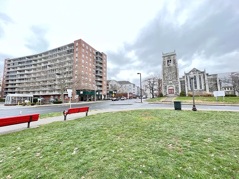 Secure, clean building in the pulse of the city