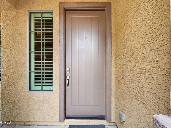4th image of 813 W VILLAGE Parkway