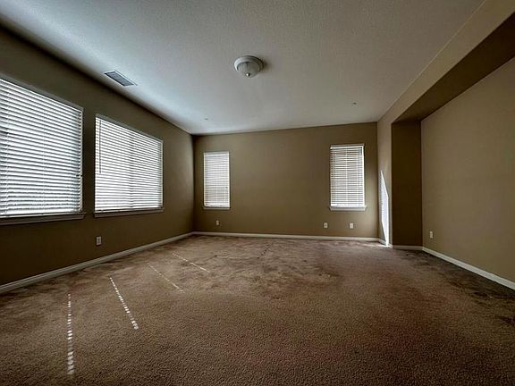 4th image of 14643 Norfolk Ave