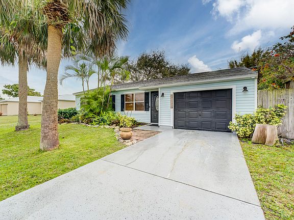 3rd image of 2162 SE Heathwood Circle