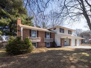 684 Heritage Dr, Rochester, NY 14615