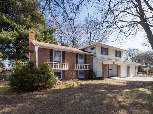 684 Heritage Dr, Rochester, NY 14615