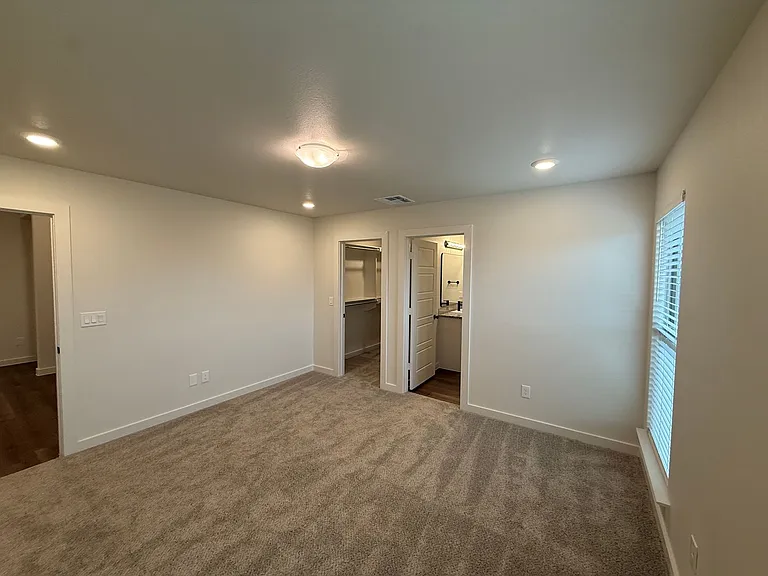 1305 N Chicago Ave — Photo 10
