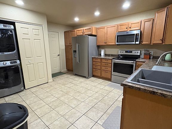 2nd image of 706 S Wind River Dr